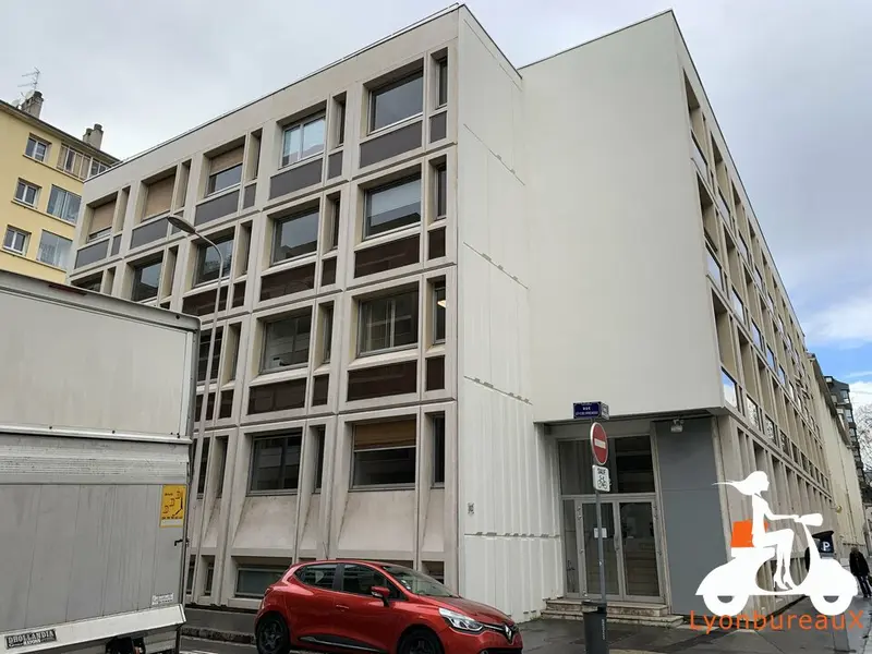 VENTE - BUREAUX - 637 M2 - 69006 LYON - 17 parkings