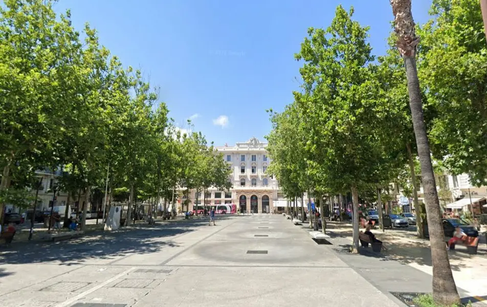 ANTIBES PROCHE PLACE GÉNÉRAL DE GAULLE