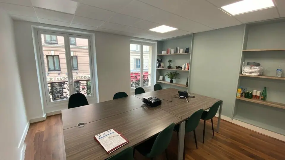 BUREAUX 90M² A LOUER - PLACE SAINT FERDINAND - 75017 PARIS