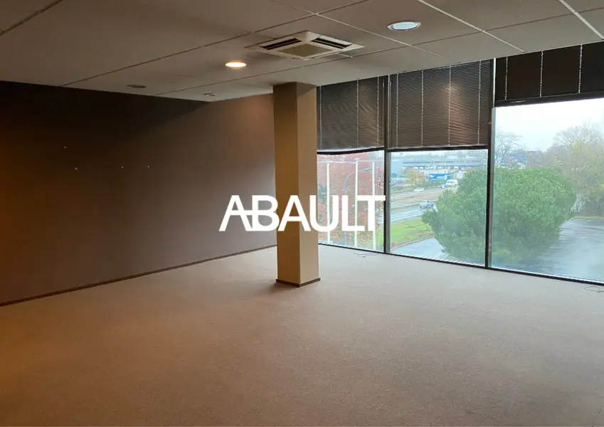 BRUGES A VENDRE BUREAUX 2EME ETAGE DE 65M² ENVIRON PROXIMITE ROCADE 