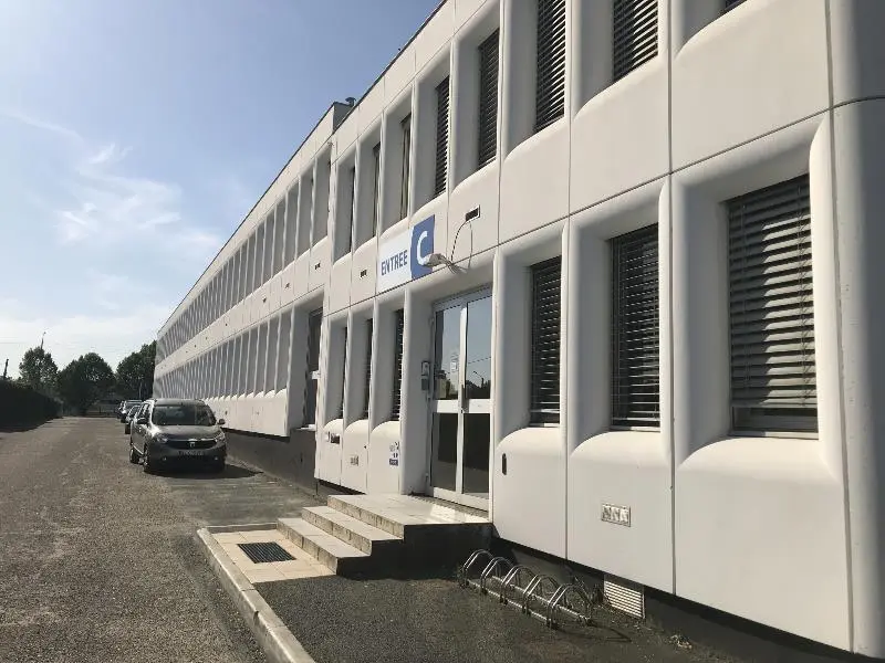 Bureaux à la location de 320 m²