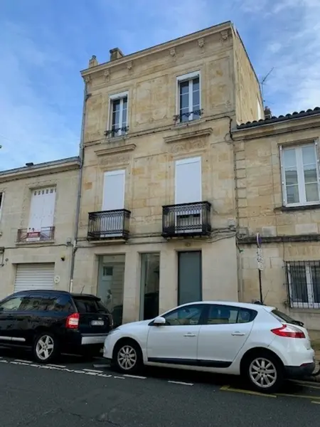 LOCAL COMMERCIAL A VENDRE JARDIN PUBLIC 107 M²