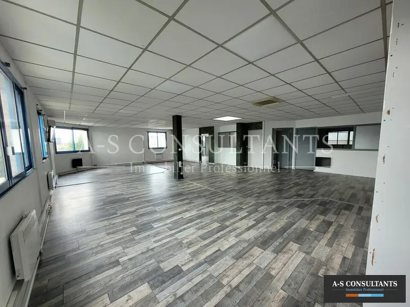 A louer Bureaux 300m² Chassieu