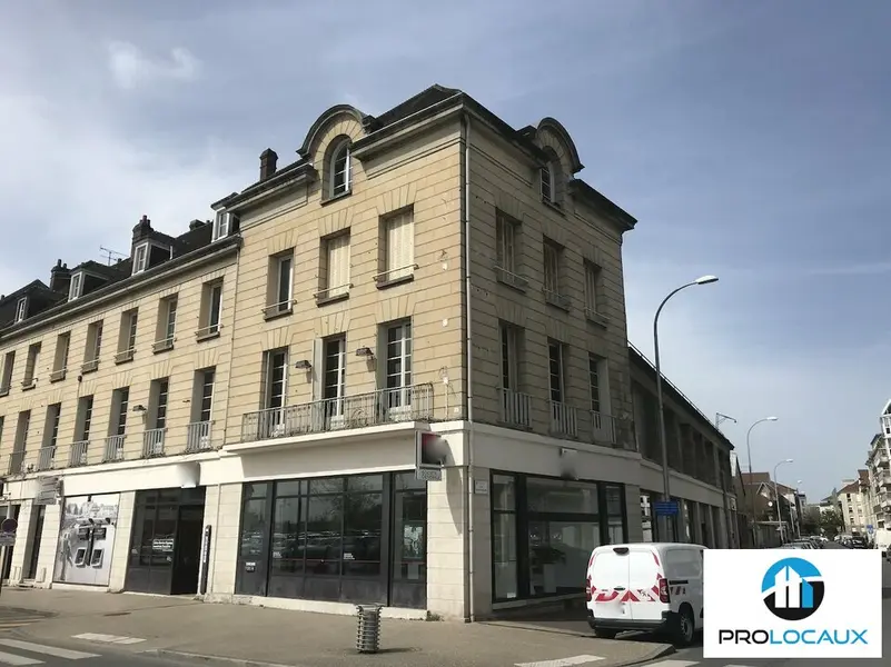 A vendre Bureaux 842m² Creil