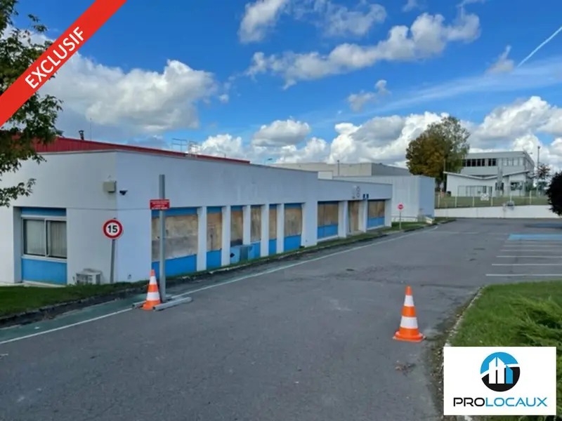 A louer Locaux d'activité 12339m² Moreuil