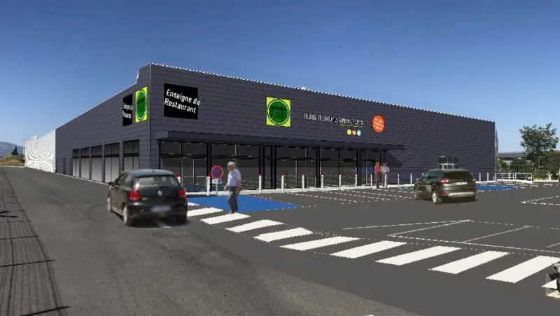 Local commercial de 257 m² à louer - Clermont l'Hérault (34)