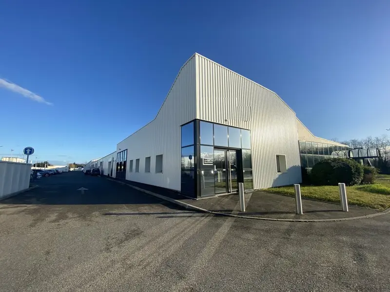 A louer Locaux d'activité 1186m² Reyrieux