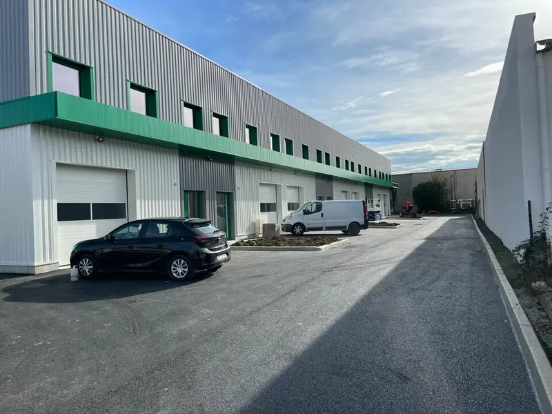 A louer Locaux d'activité 616m² Mions