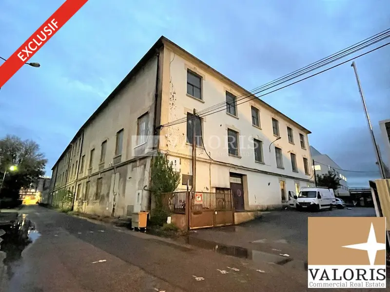 A vendre Locaux d'activité 687m² Saint-Fons