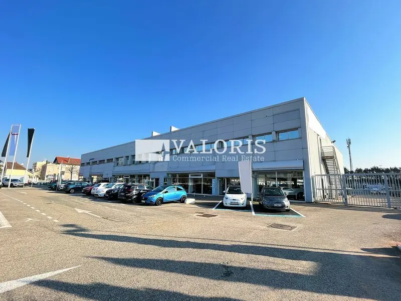 A louer Locaux d'activité 2350m² Vénissieux