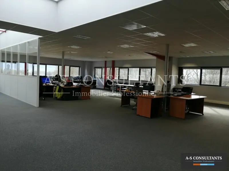 A vendre Locaux d'activité 836m² La Terrasse