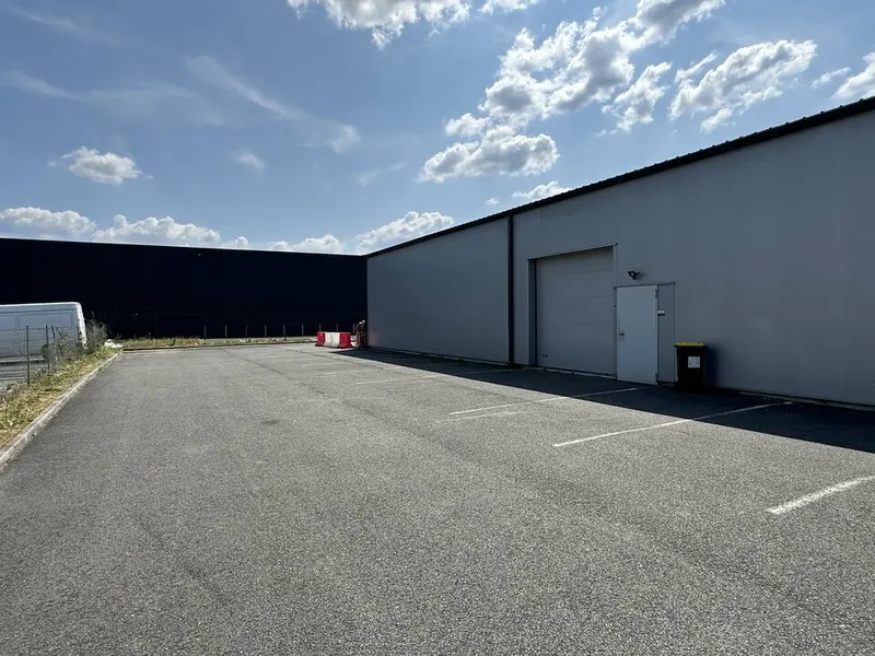 A louer Locaux d'activité 320m² Saint-Jean-d'Illac