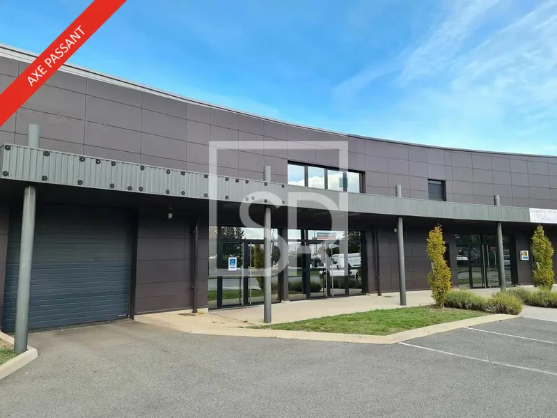 LOCATION LOCAL COMMERCIAL - AXE PASSANT - 63800 COURNON D'AUVERGNE