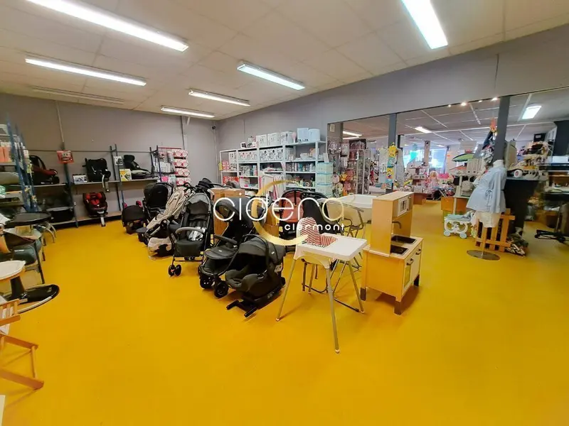 A louer Local commercial  215m² Clermont-Ferrand