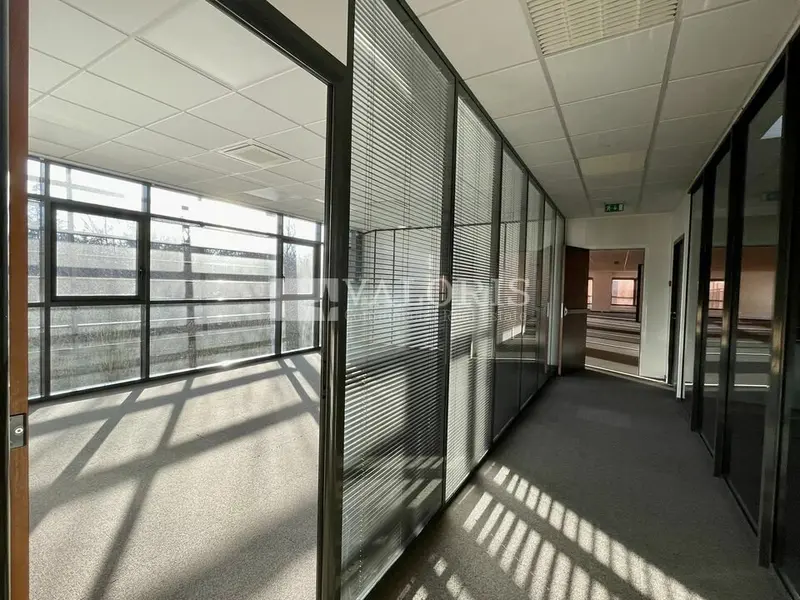 A louer Bureaux 2000m² Saint-Priest