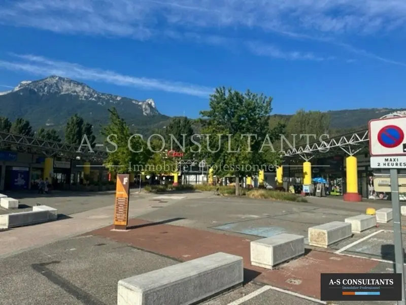 A louer Local commercial  470m² Seyssinet-Pariset