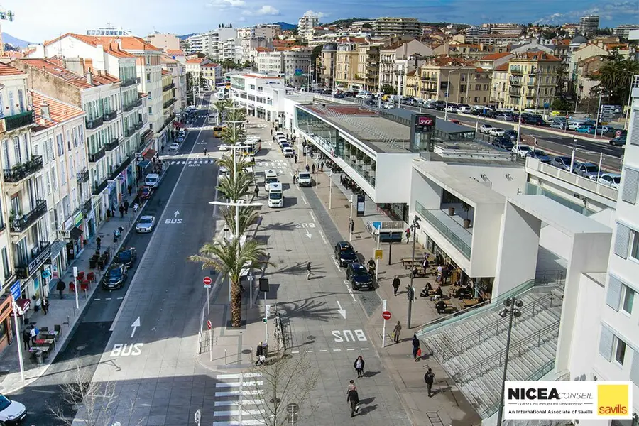 A louer Local commercial  178m² Cannes