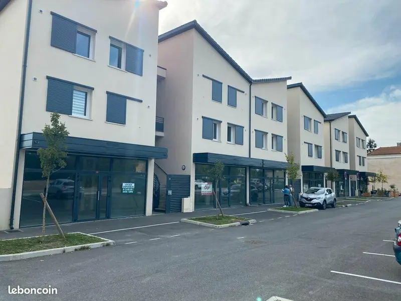 A louer Local commercial  146m² Châtillon-Saint-Jean