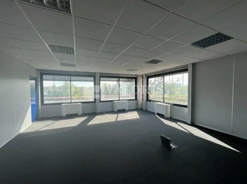 A louer Bureaux 840m² Feyzin