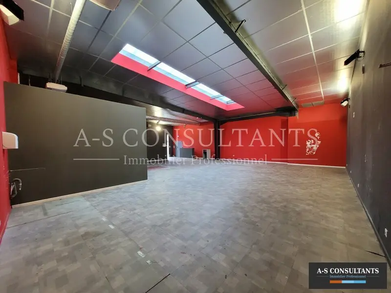 A louer Local commercial  238m² Bourgoin-Jallieu