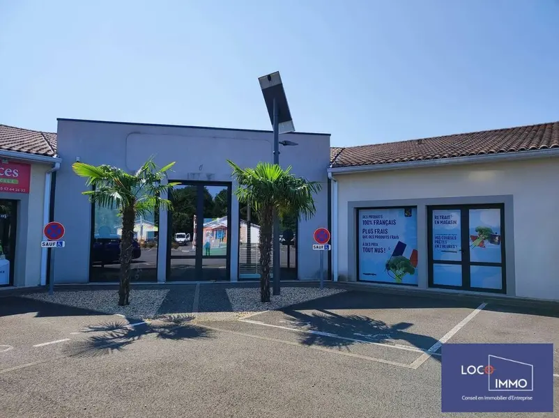 A louer Local commercial  210m² Cavignac