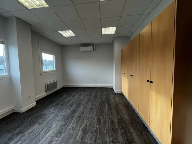 A louer Bureaux 70m² Allonne