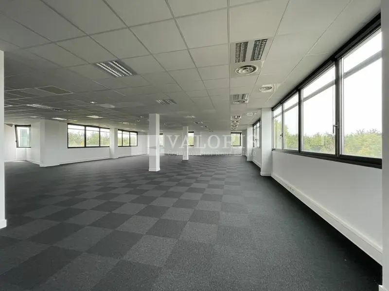 A louer Bureaux 1498m² Saint-Priest