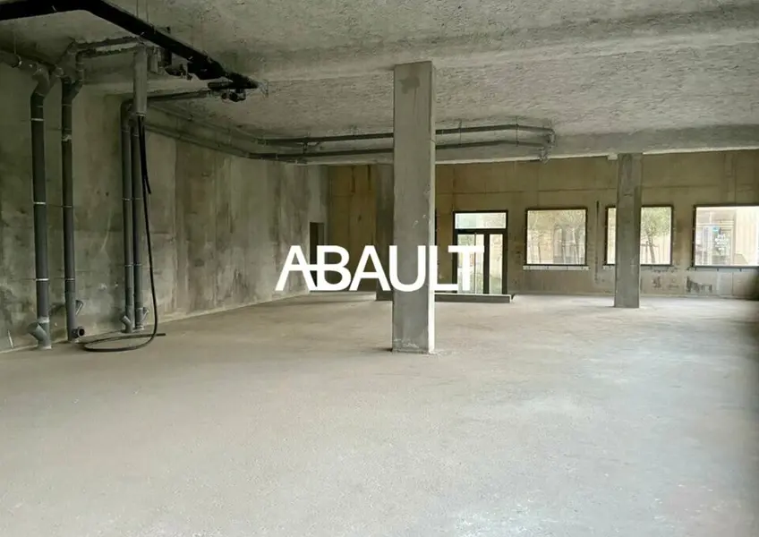 A LOUER LOCAL COMMERCIAL DE 163.2 M2 ENVIRON BORDEAUX QUAI DE BRAZZA 