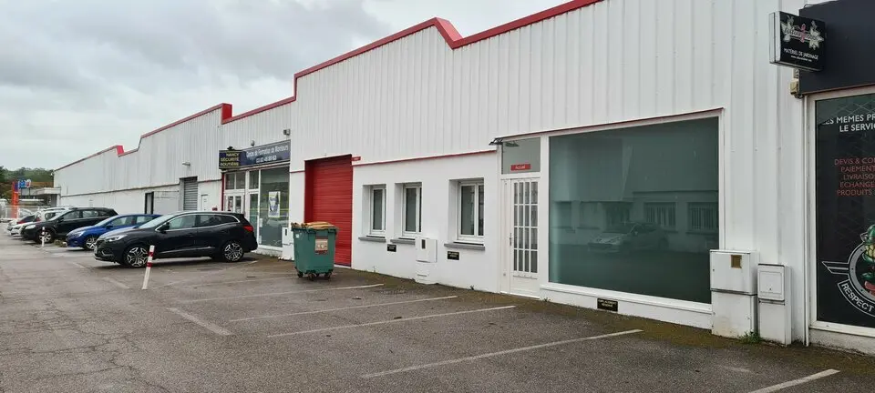 à 5 mn DE NANCY LOCAL D'ACTIVITE AVEC BUREAUX A LOUER 185 m²