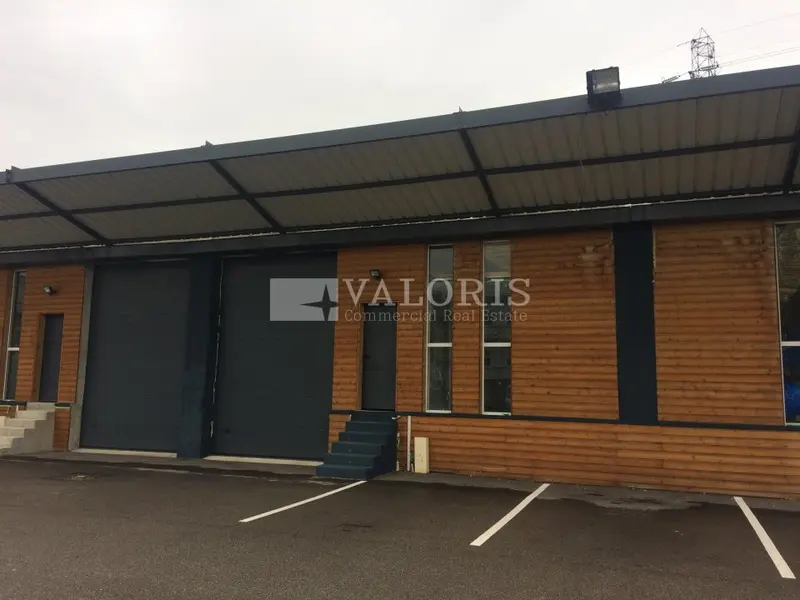 A vendre Locaux d'activité 215.19m² Saint-Priest