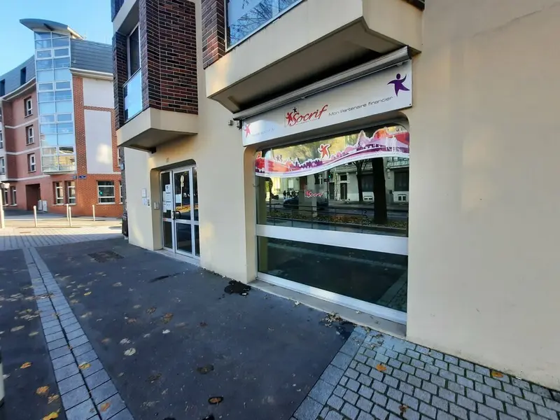 GARE SNCF - VITRINE SUR BOULEVARD.