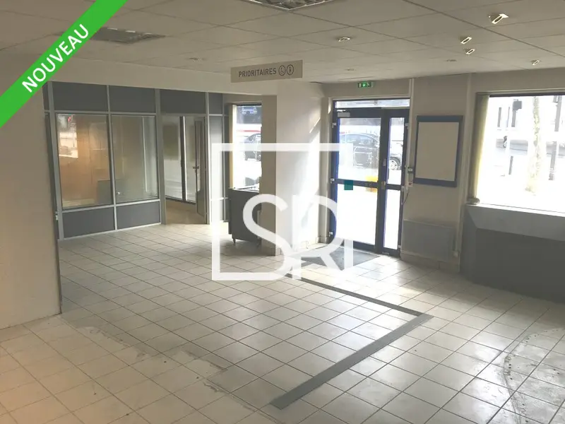 A vendre Local commercial  142m² Clermont-Ferrand