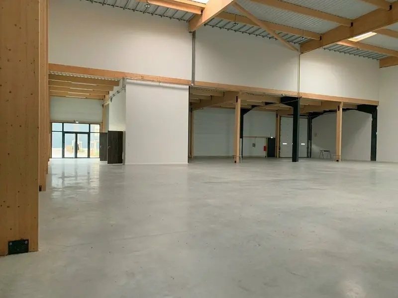 A louer Locaux d'activité 974.1m² Saint-Bonnet-de-Mure