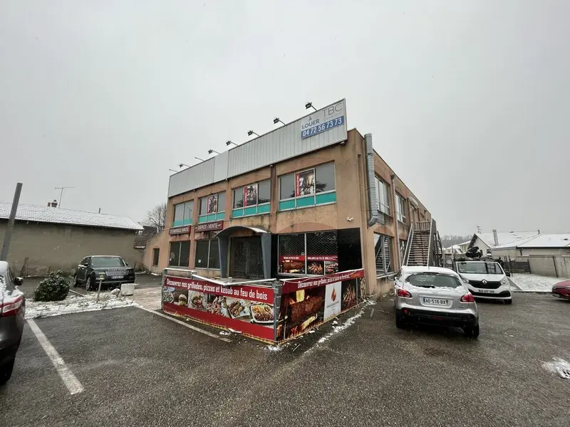 A vendre Local commercial  1120.7m² Saint-Bonnet-de-Mure