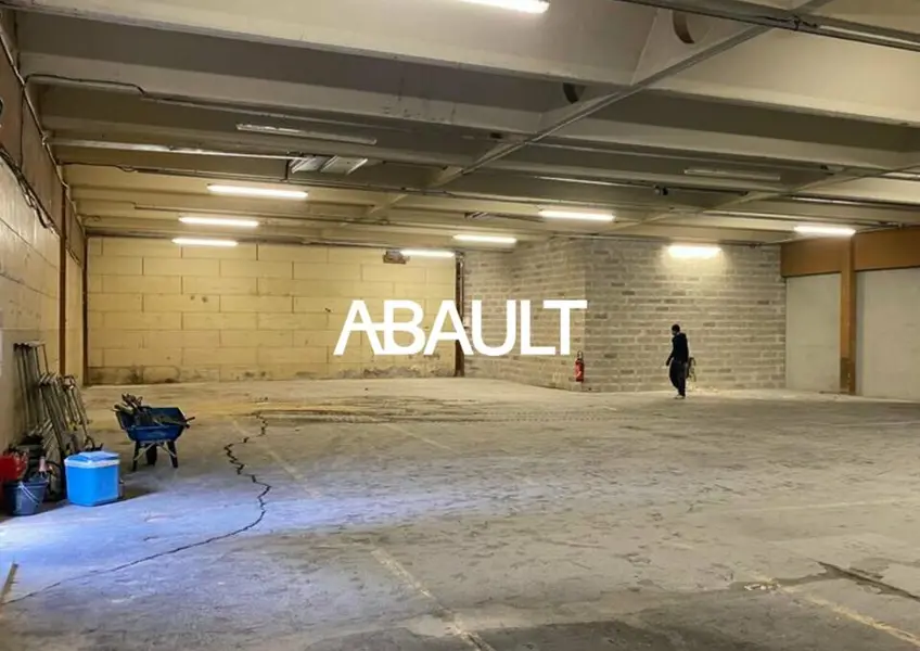 A LOUER LOCAL D'ACTIVITES ARTIGUES 2 363 M² 