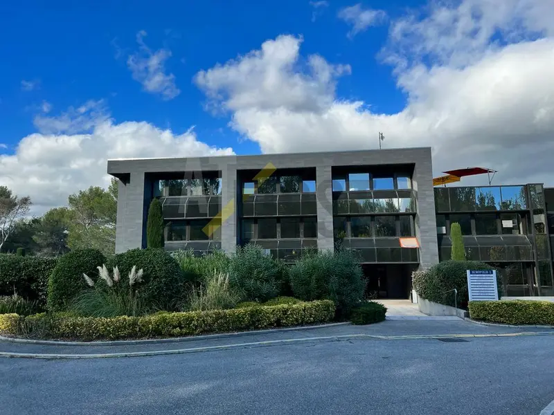 BUREAUX À LOUER DE 232m2 À VALBONNE