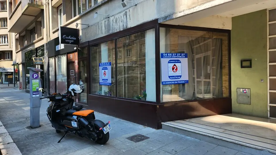 EXCLUSIVITE LOCAL COMMERCIAL A LOUER DE 53M2 RUE THIERS à GRENOBLE