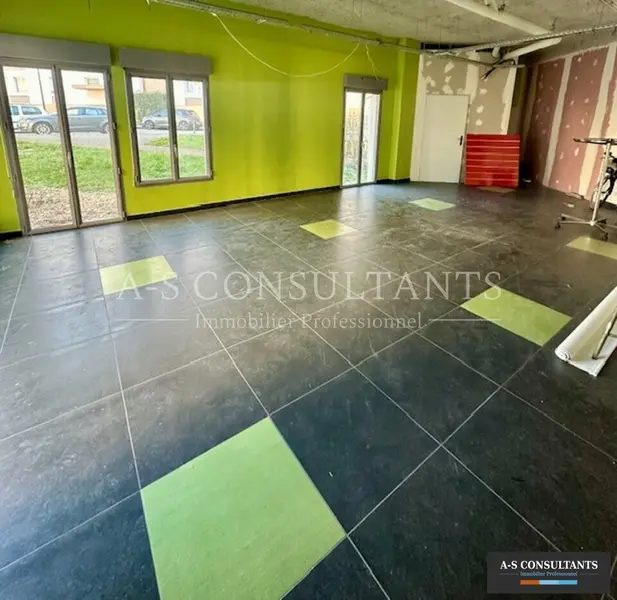 A louer Local commercial  75m² Aix-les-Bains