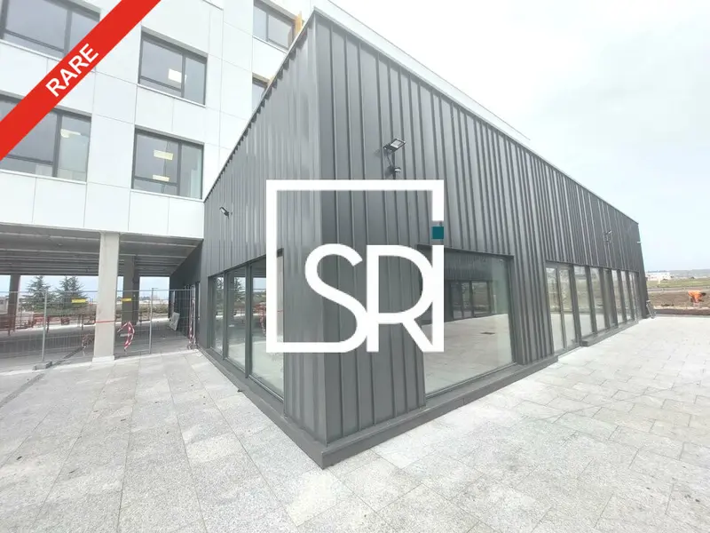 A vendre Local commercial  283.6m² Clermont-Ferrand