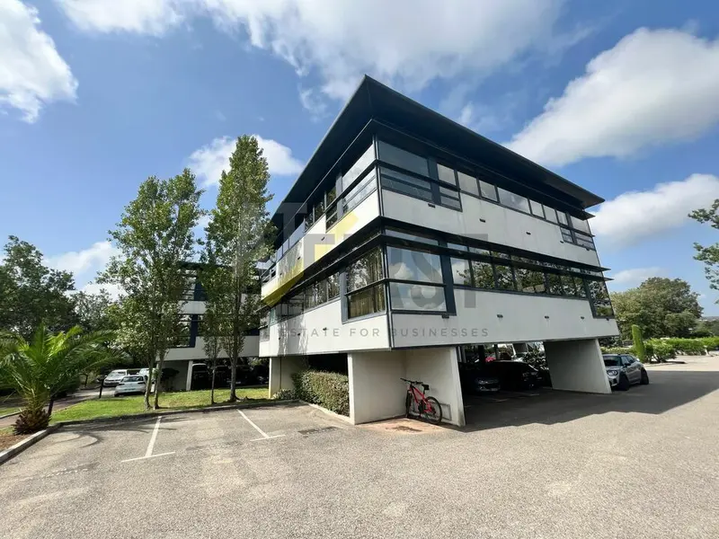 BUREAUX À LOUER DE 774m2 À BIOT