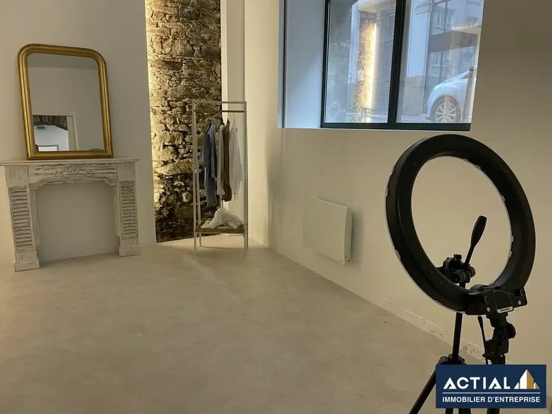 NANTES CENTRE PROXIMITE GRASLIN AVEC VITRINE 23 m²